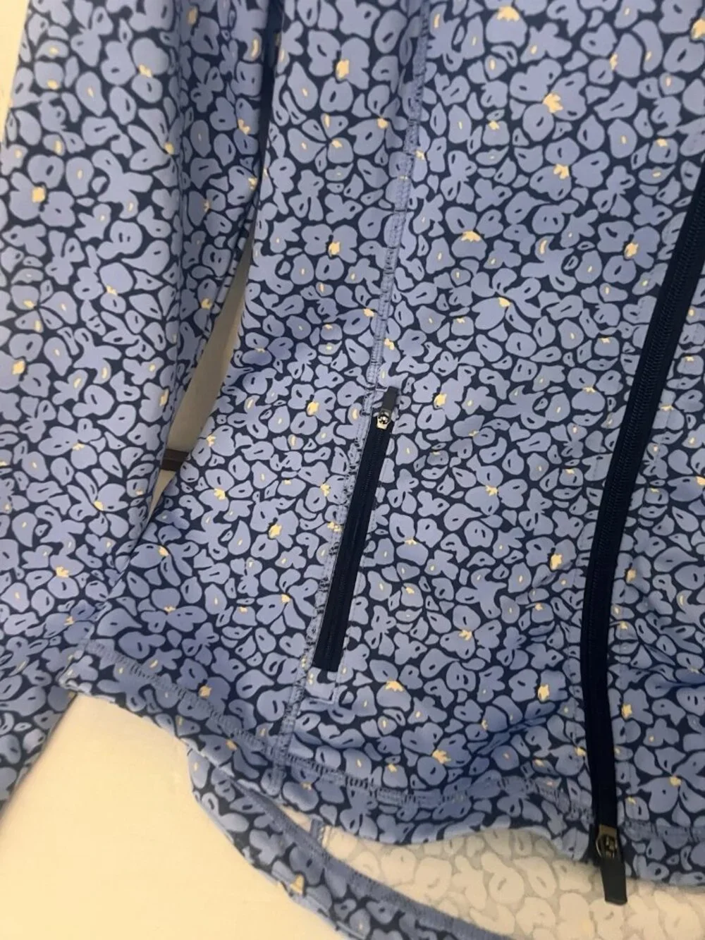 J McLAUGHLIN M Active BILLIE JACKET ZIPPER FRONT BLUE 70% POLY 30% SPANDEX.  Ab